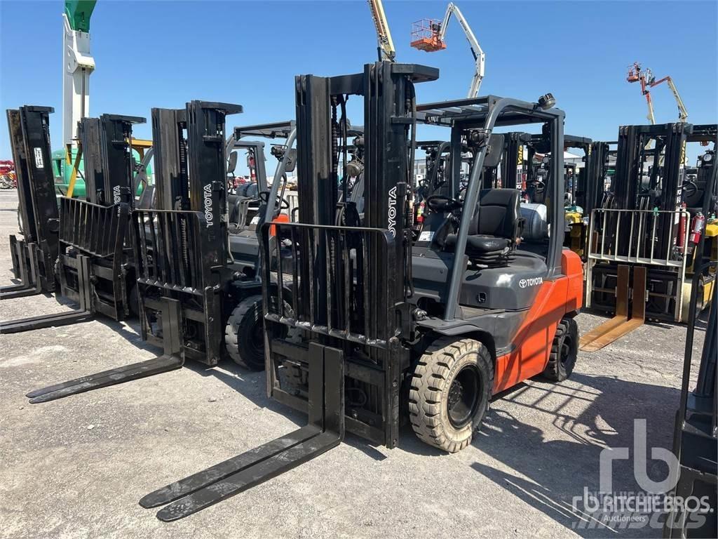 Toyota 8FGU25 Diesel trucks