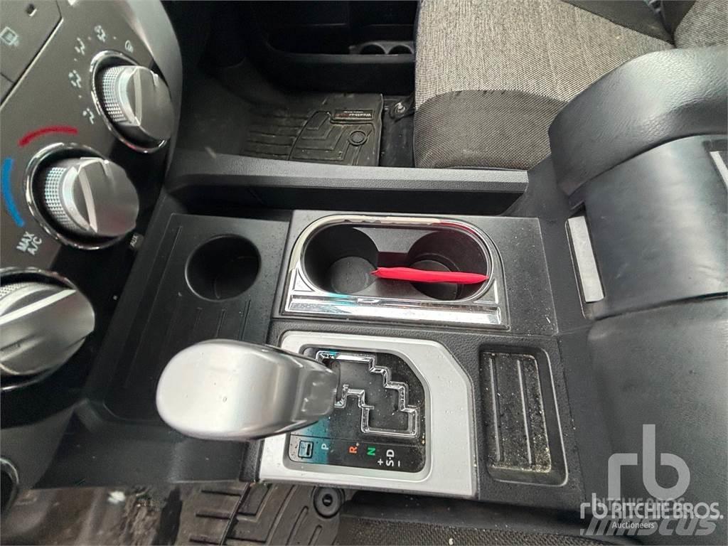 Toyota TUNDRA Flakbilar/Pickuper