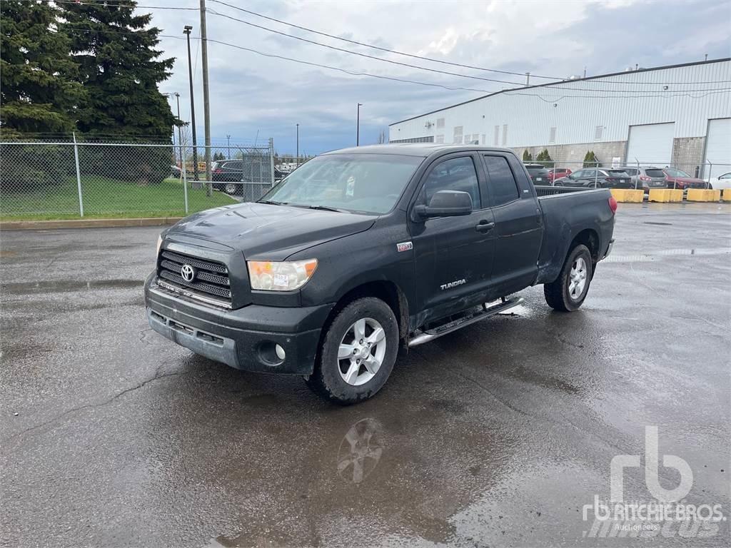 Toyota TUNDRA Flakbilar/Pickuper