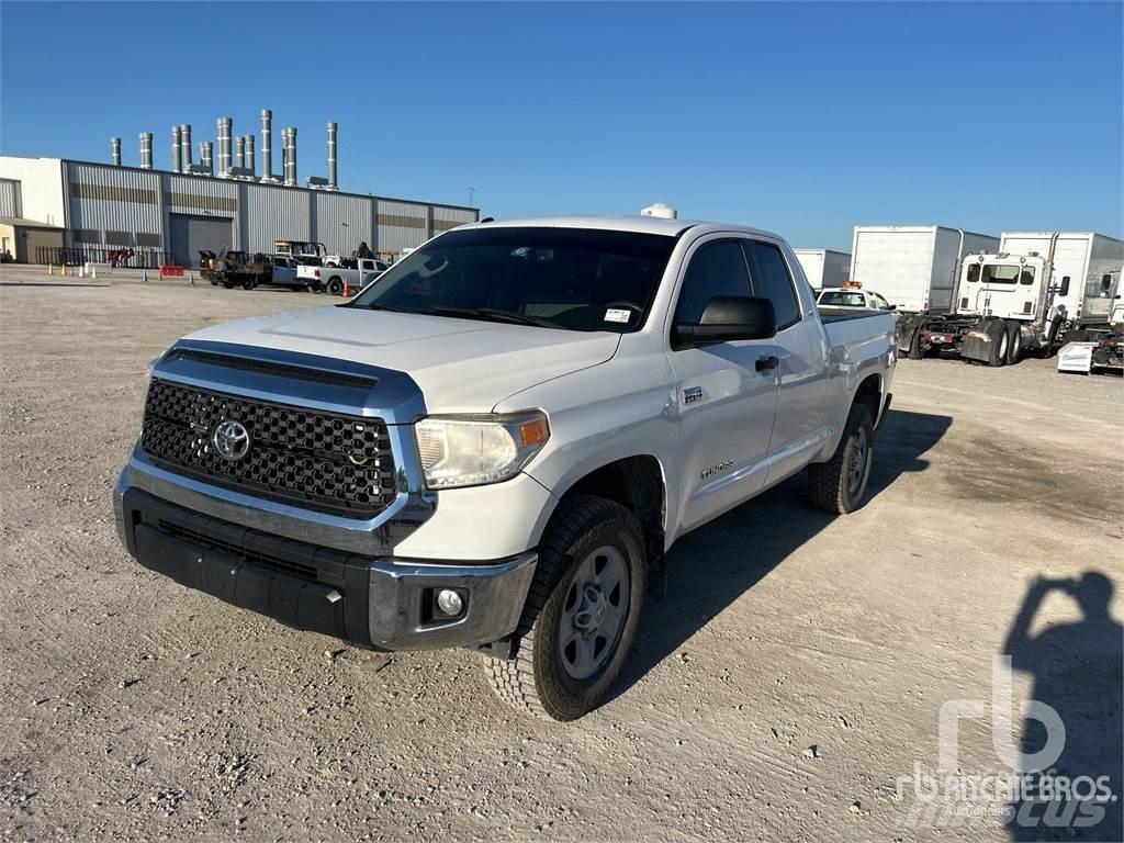 Toyota TUNDRA Flakbilar/Pickuper