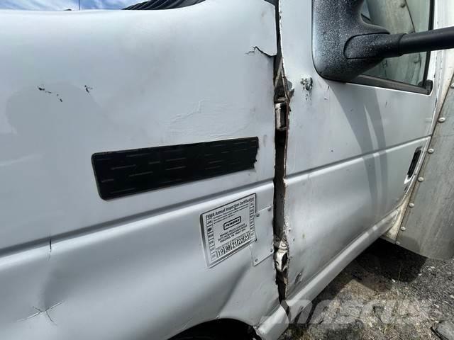 Ford E-350 Skåpbilar