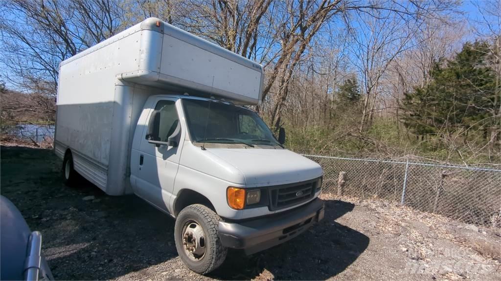 Ford E450 Skåpbilar