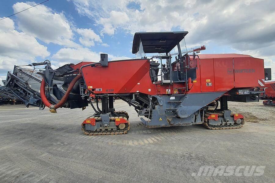Wirtgen W 220 Asfaltskallfräsmaskiner