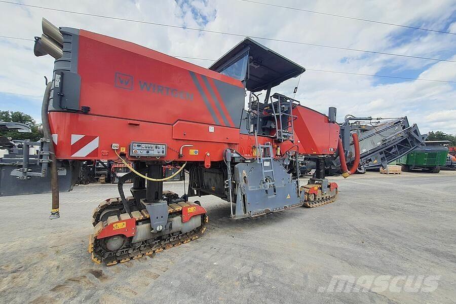Wirtgen W 220 Asfaltskallfräsmaskiner