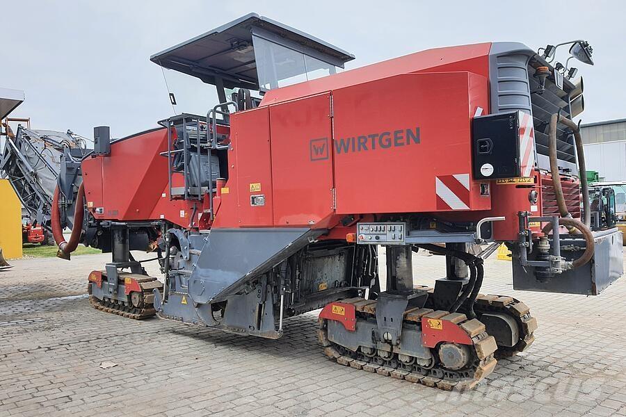 Wirtgen W 220 Asfaltskallfräsmaskiner