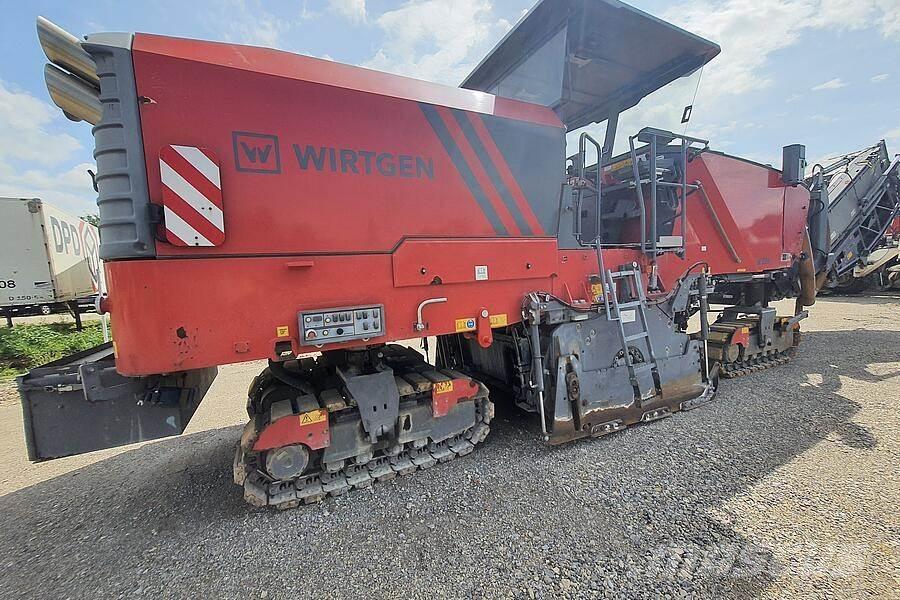 Wirtgen W 220 Asfaltskallfräsmaskiner
