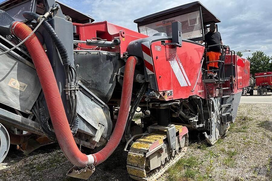 Wirtgen W 250 Asfaltskallfräsmaskiner