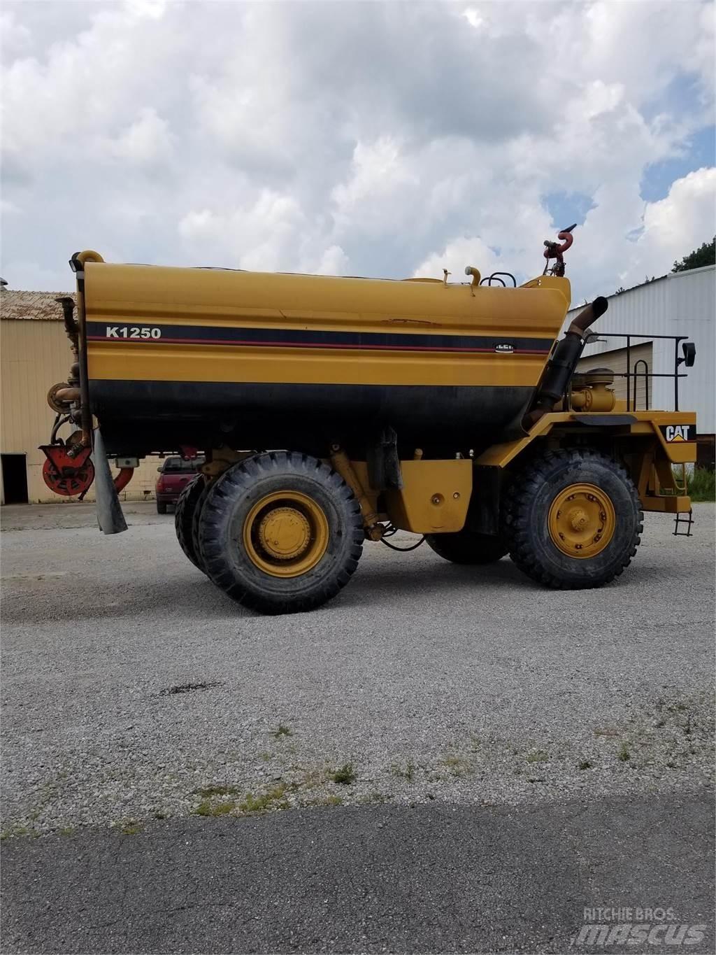 CAT 773B Vattentankbilar