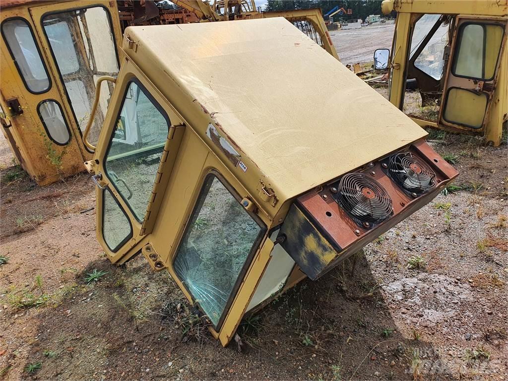CAT 973 Hytter och interiör