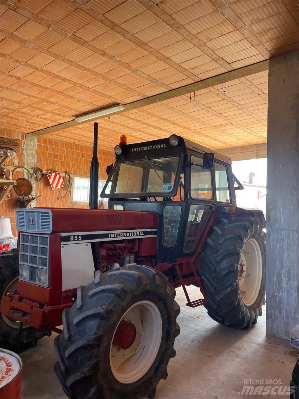 International 955 Traktorer