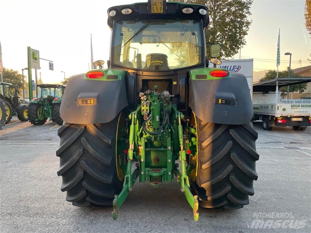 John Deere 6210 R Traktorer