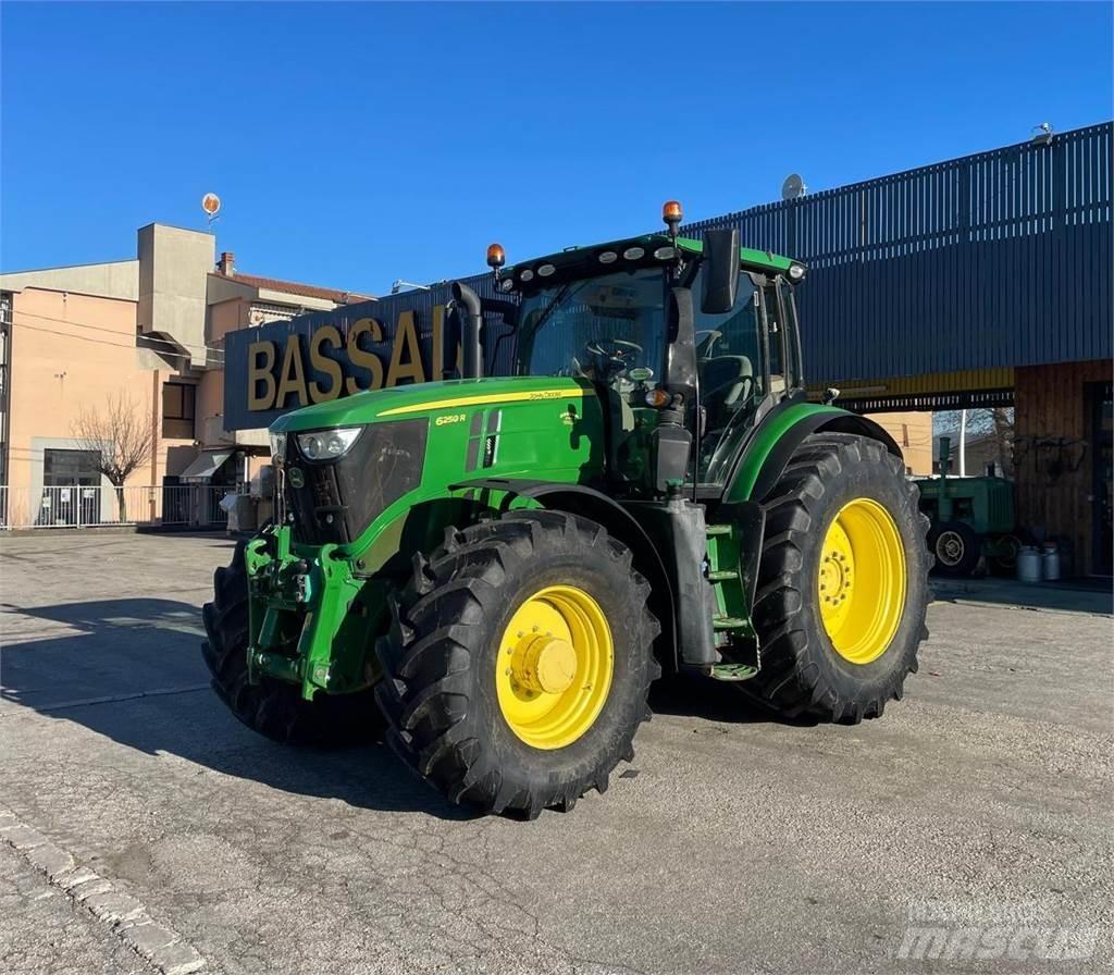 John Deere 6250 R Traktorer