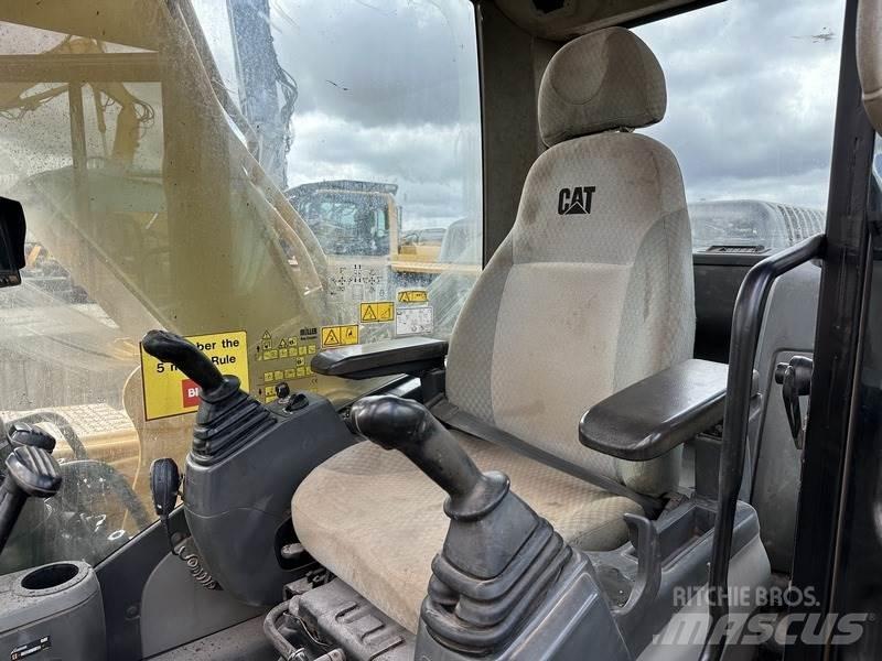 CAT 20T Excavator Bandgrävare