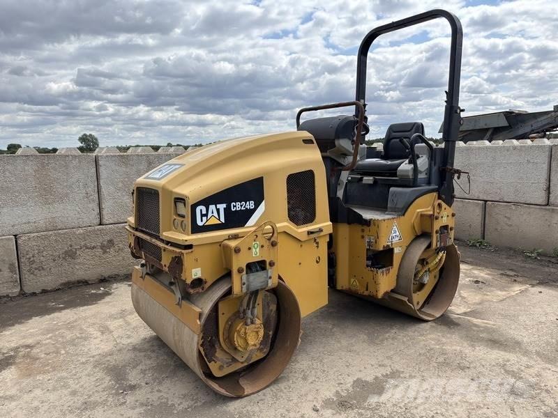CAT CB24 B Tvåvalsvältar