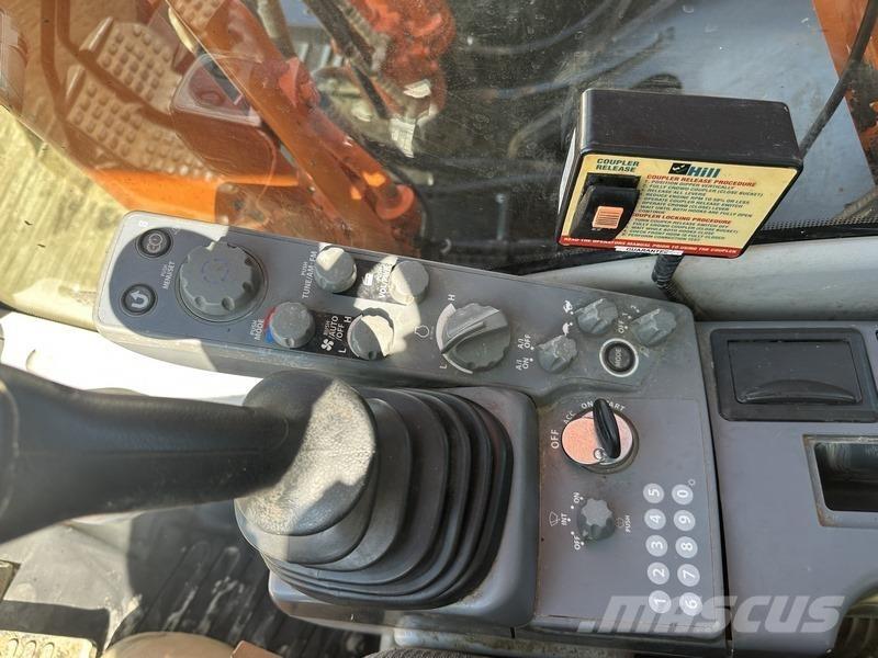 Hitachi ZX210LC-6 Bandgrävare
