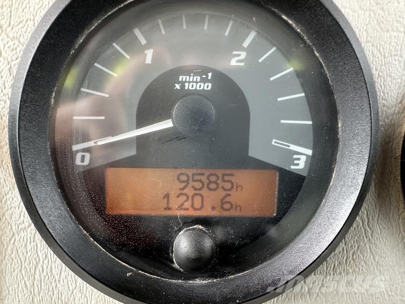 Moxy MT26 Midjestyrd dumper