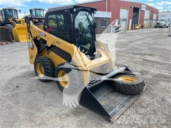 CAT 242D3 Kompaktlastare