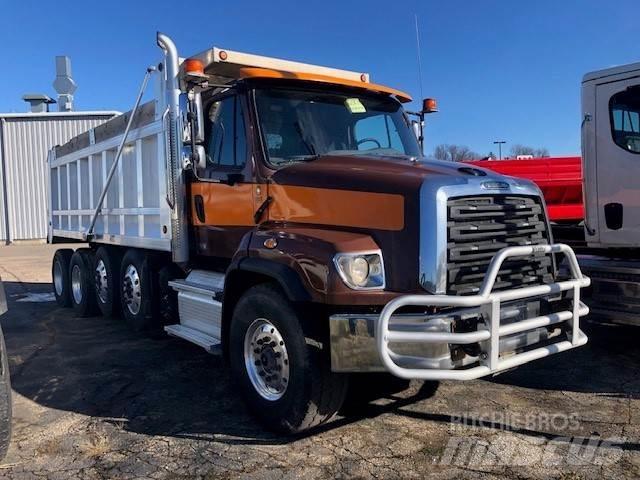 Freightliner 114SD Chassier