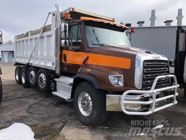 Freightliner 114SD Chassier