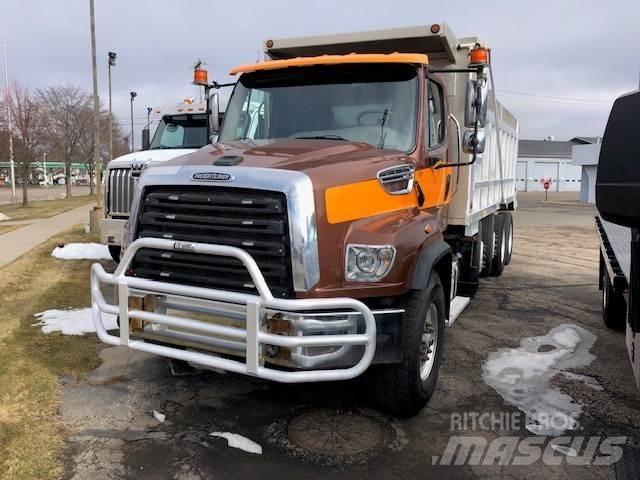 Freightliner 114SD Chassier