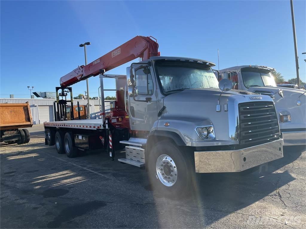 Freightliner 114SD Chassier