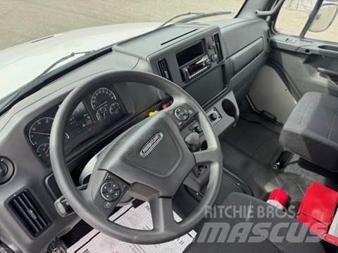 Freightliner M2 106 Dragbilar