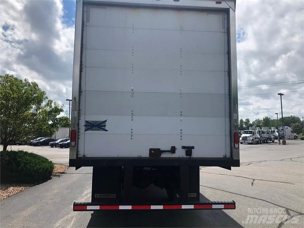 Freightliner M2 106 Skåpbilar