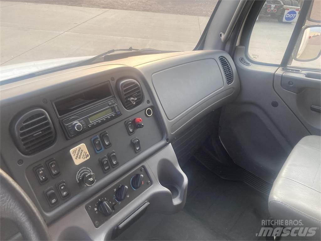 Freightliner M2 106 Chassier