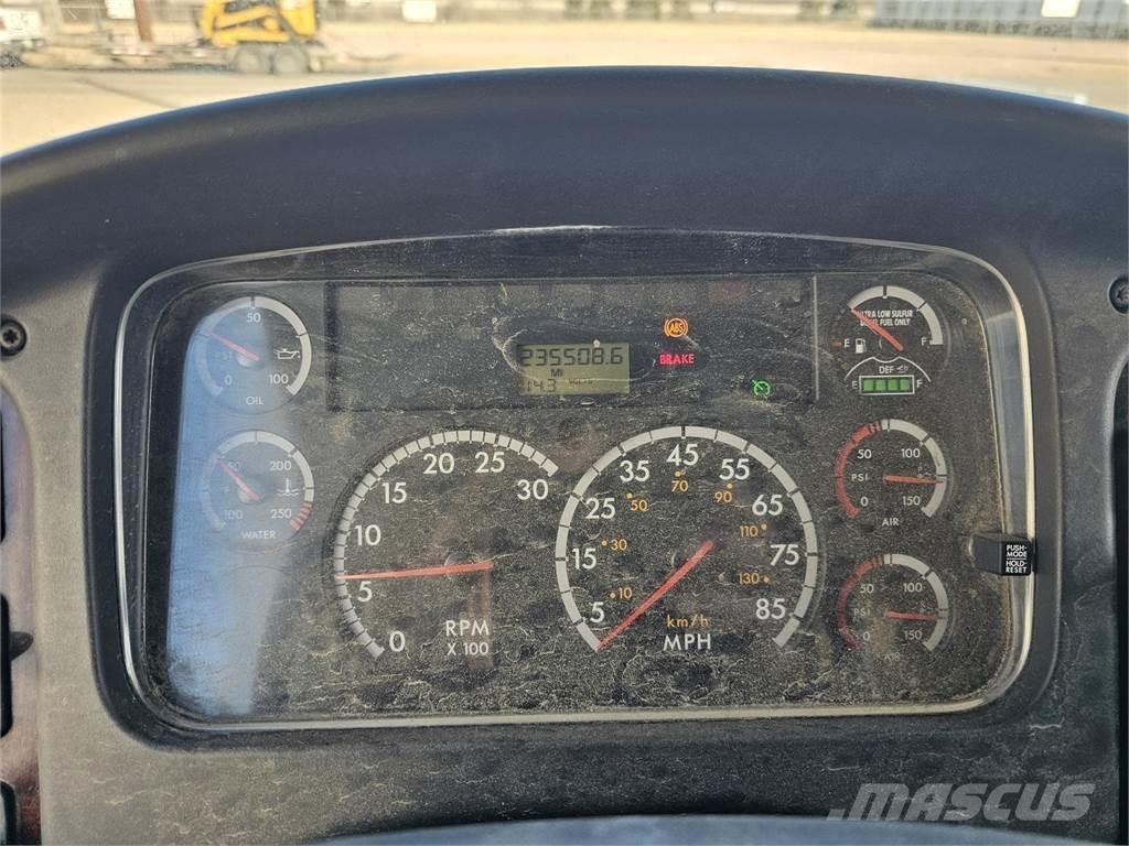 Freightliner M2 106 Dragbilar