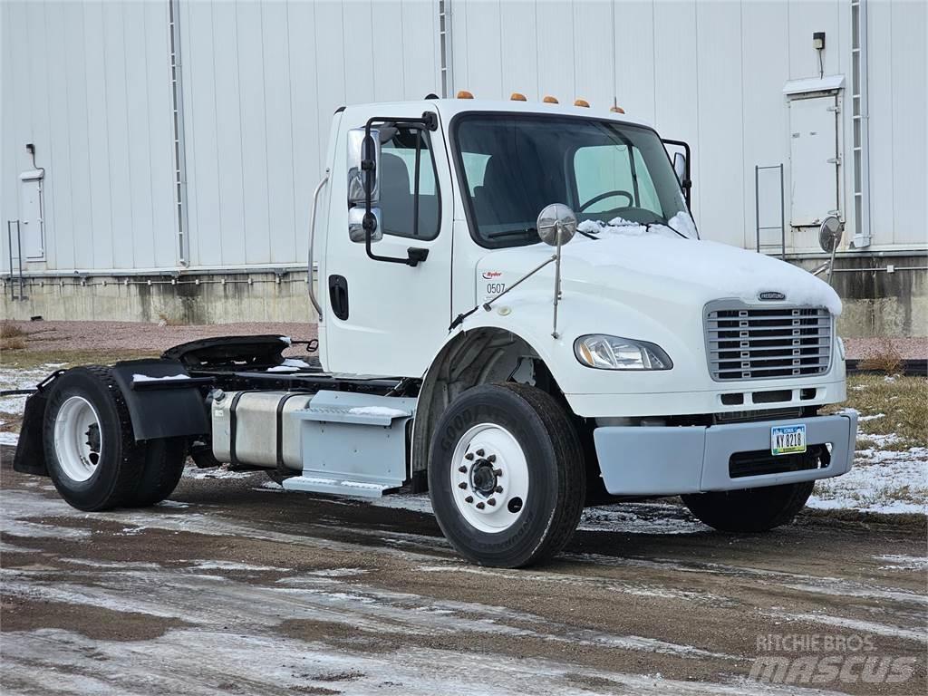 Freightliner M2 106 Dragbilar