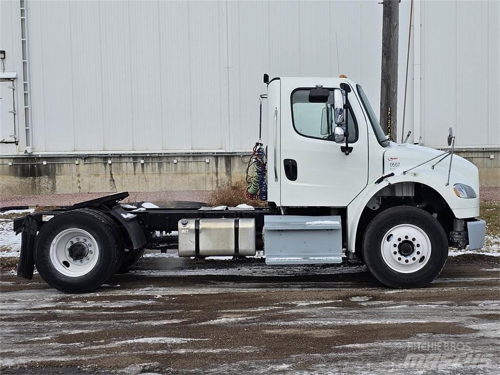 Freightliner M2 106 Dragbilar