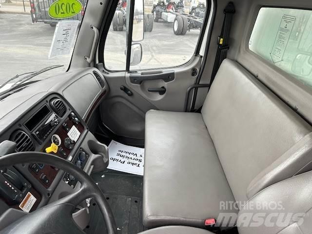 Freightliner M2106 Skåpbilar