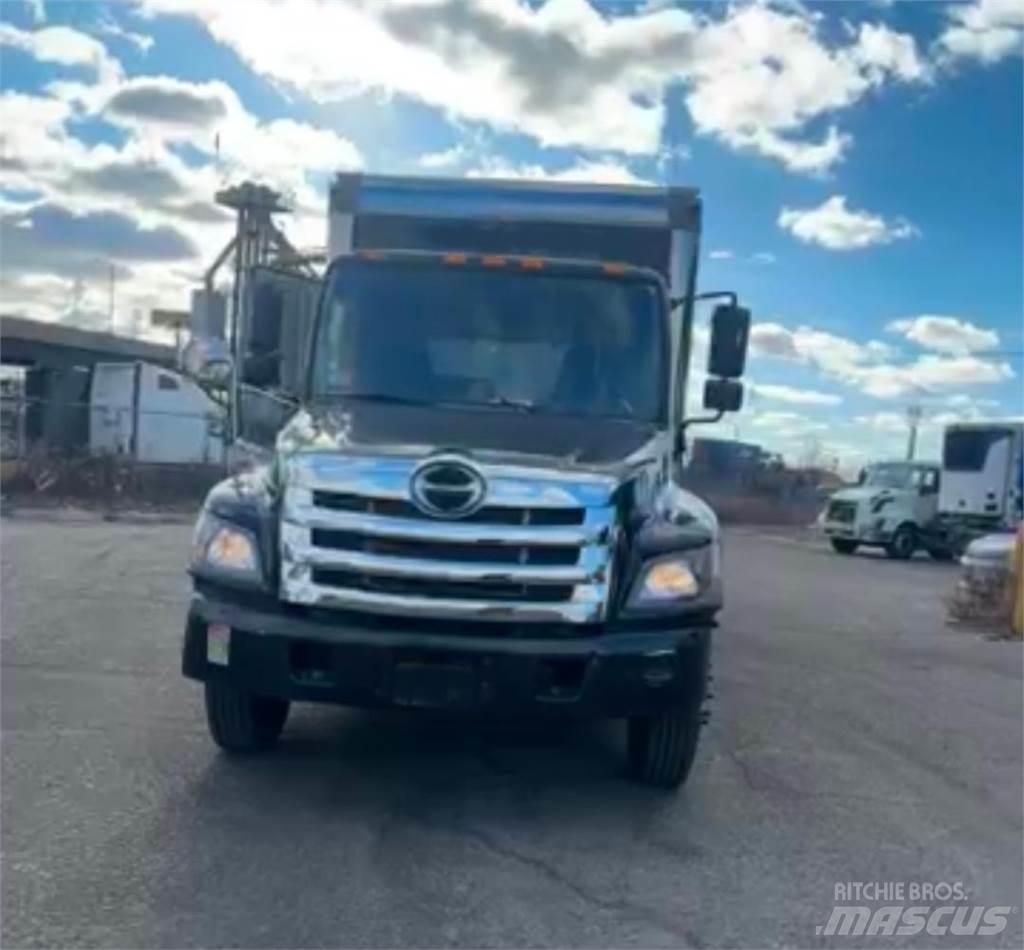 Hino 268A Skåpbilar