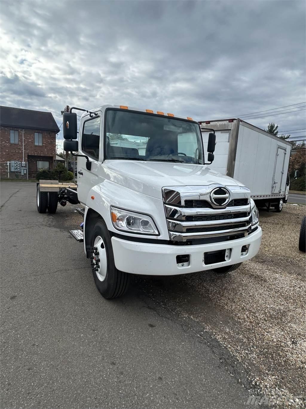 Hino L6 Skåpbilar