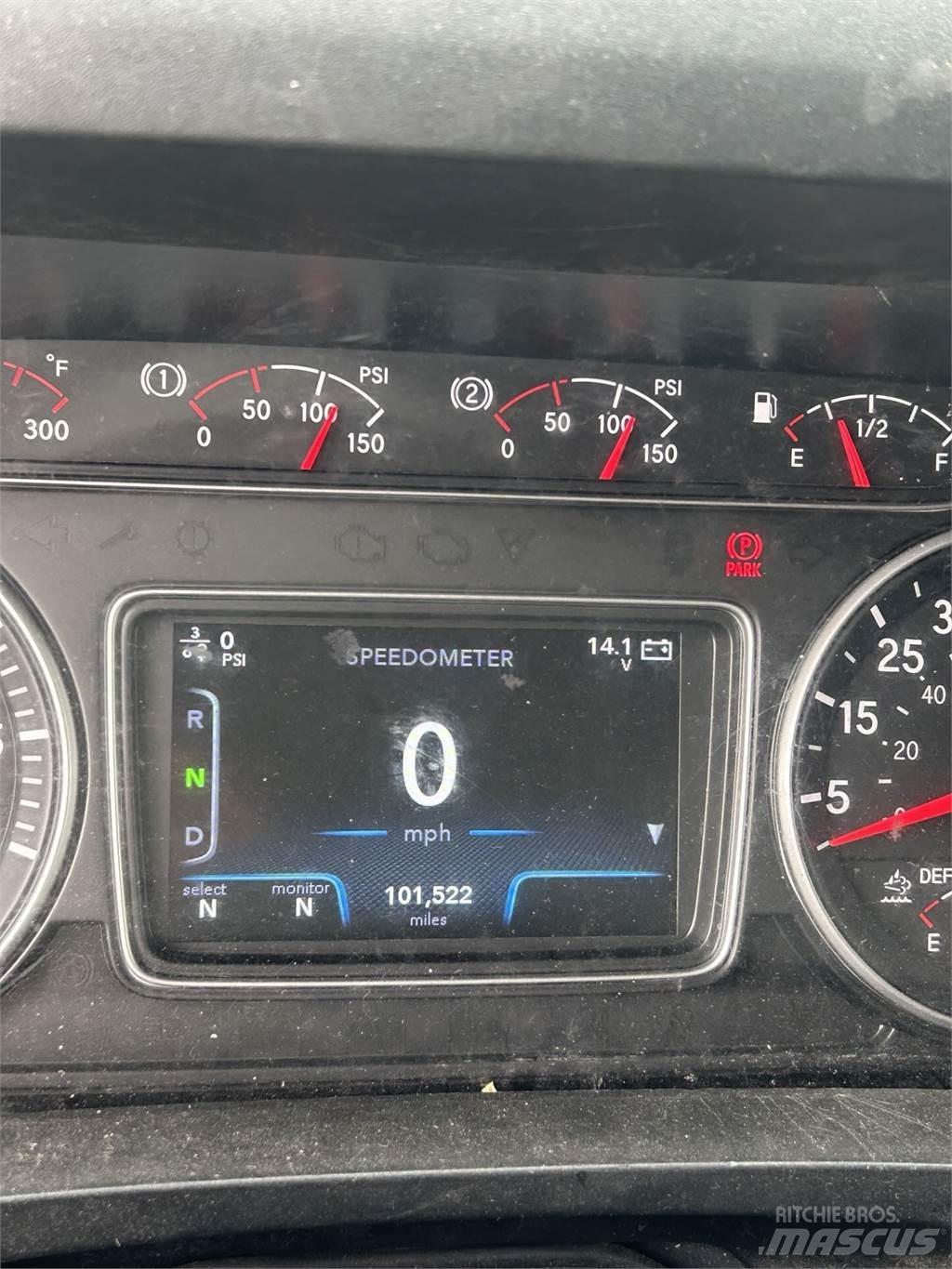 International 4300 Skåpbilar