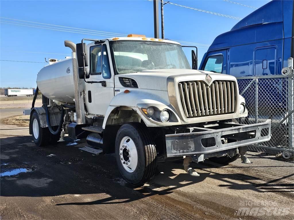 International 7000 Chassier