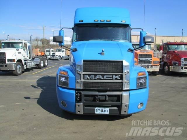 Mack AN64T Dragbilar