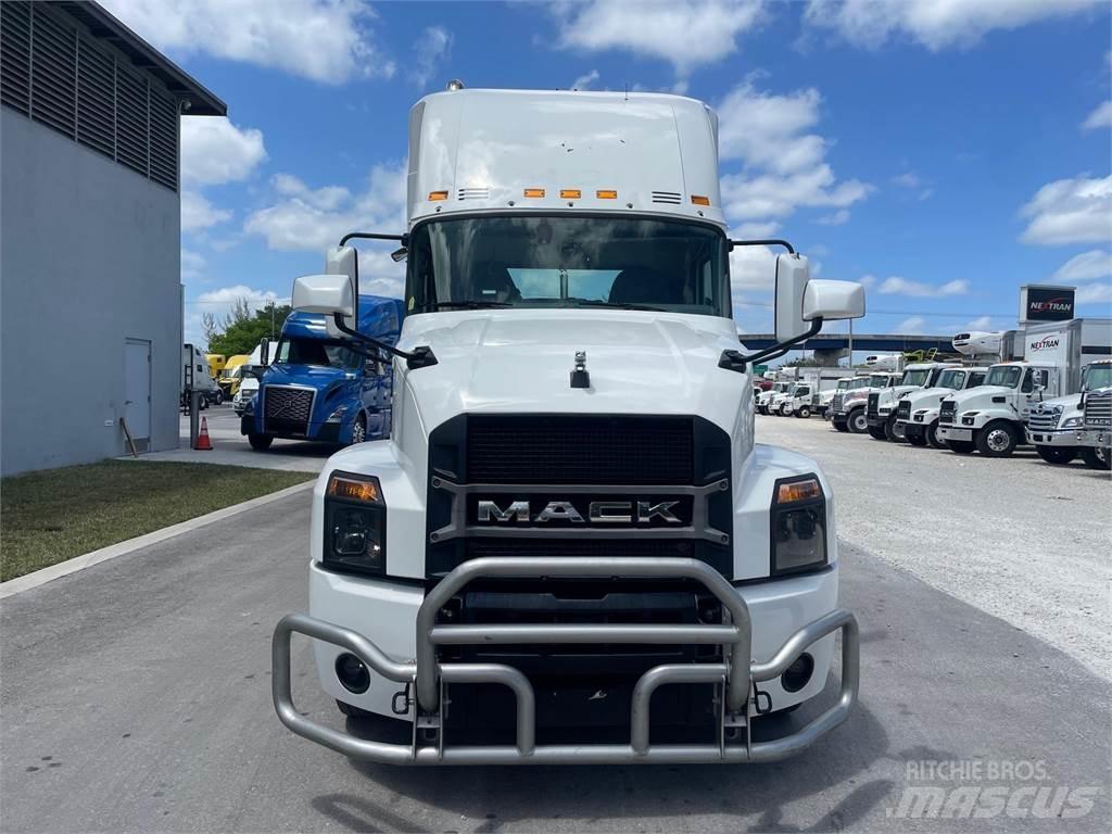 Mack AN64T Dragbilar