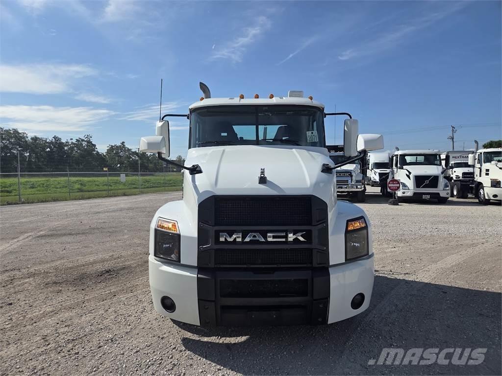 Mack AN64T Dragbilar