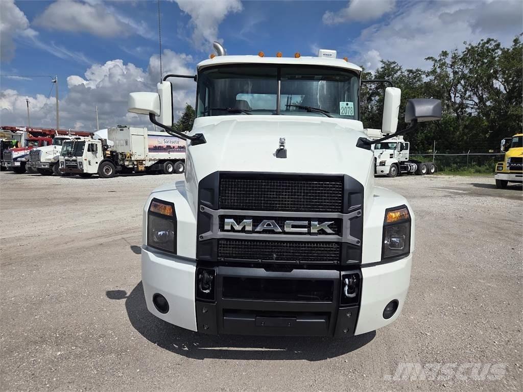Mack AN64T Dragbilar