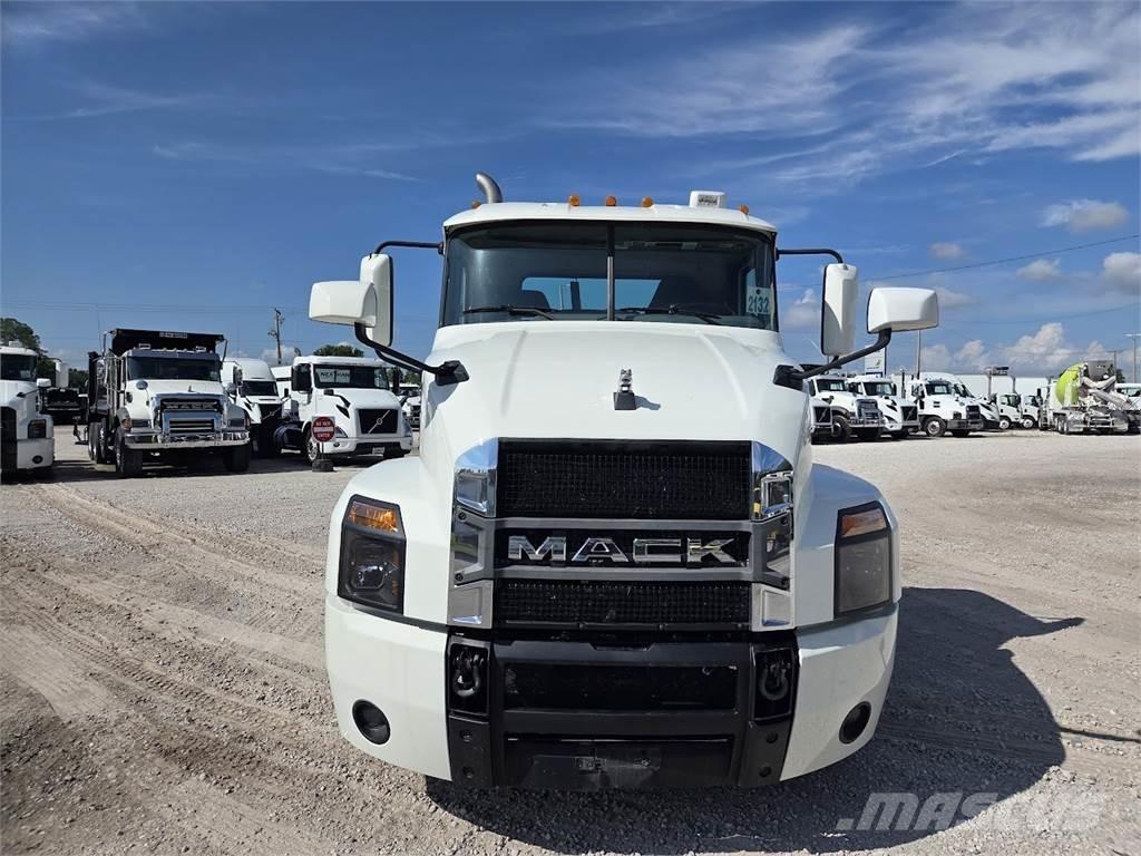 Mack AN64T Dragbilar