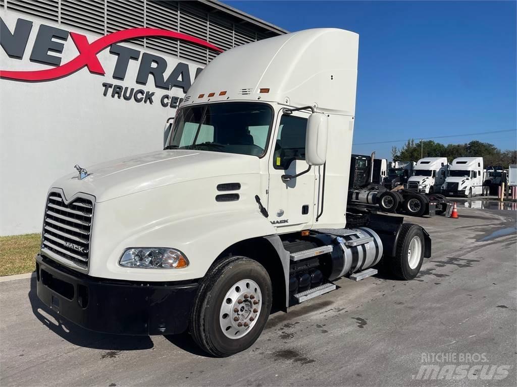 Mack CXU612 Dragbilar