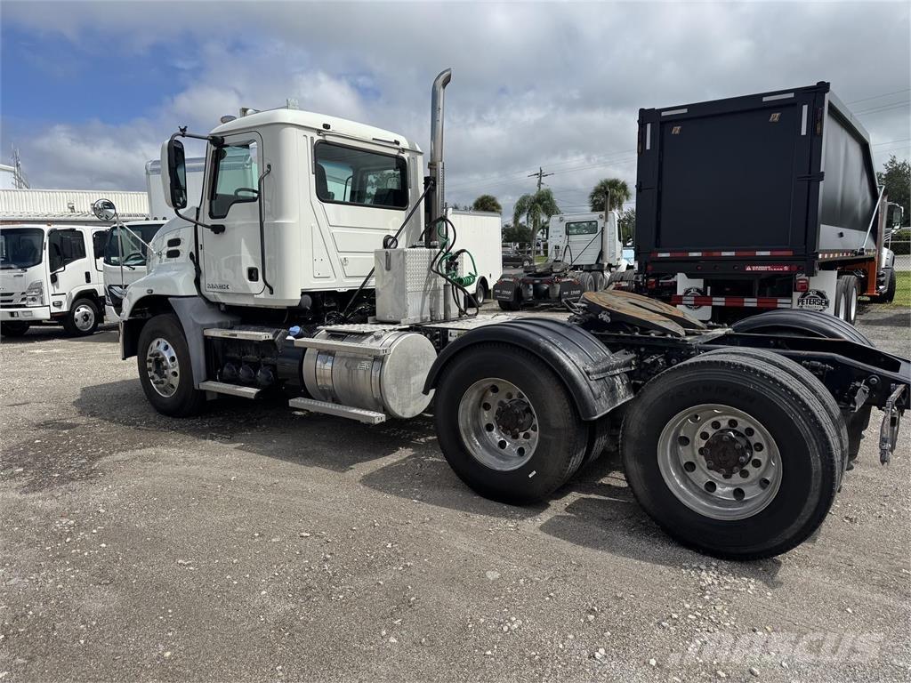 Mack CXU613 Dragbilar
