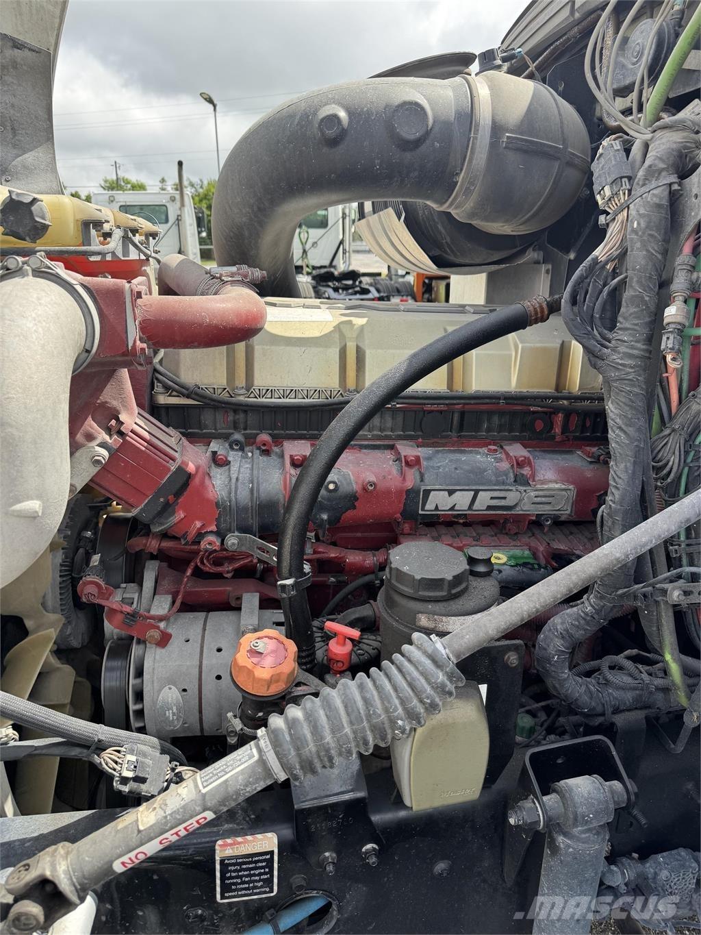 Mack CXU613 Dragbilar