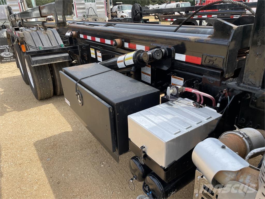 Mack GR64B Övriga bilar