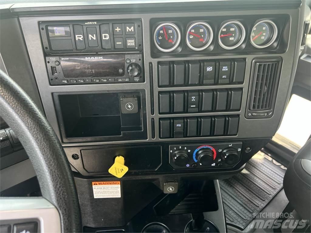 Mack GR64BR Övriga bilar
