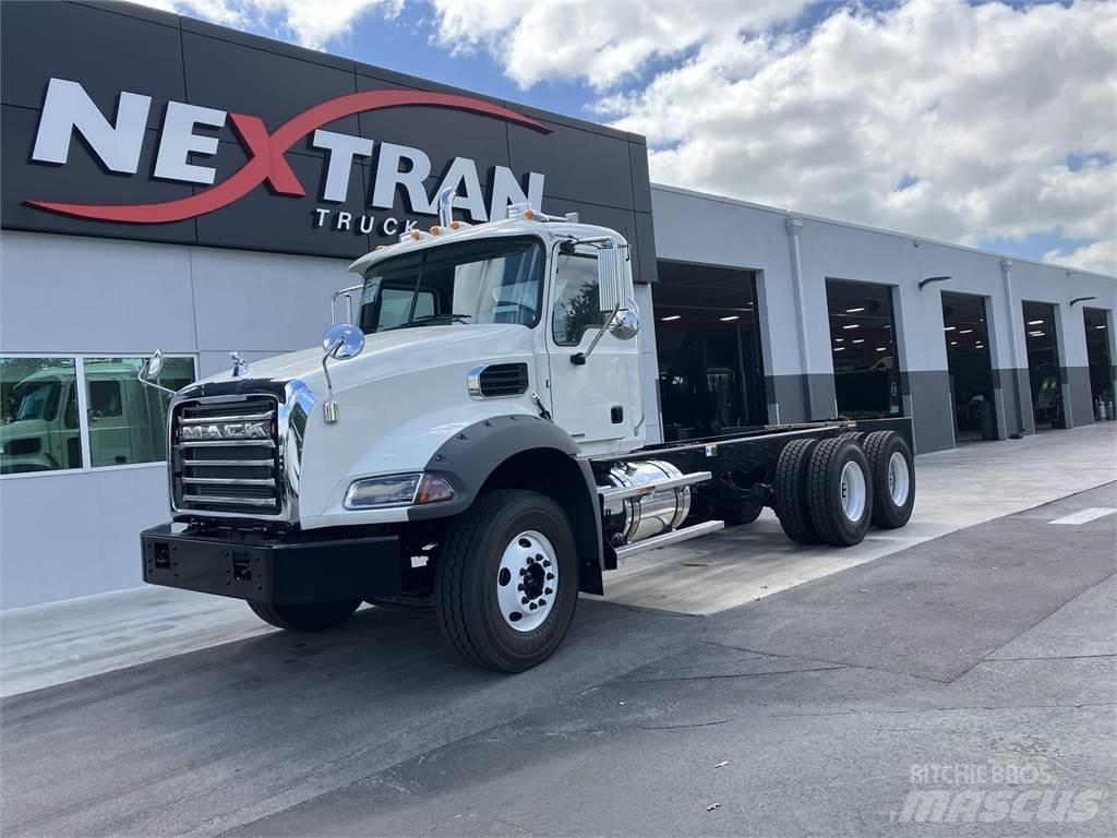 Mack GR64BRX Chassier