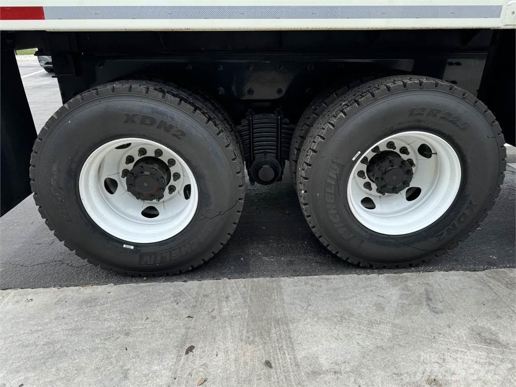 Mack GR64BRX Tippbilar
