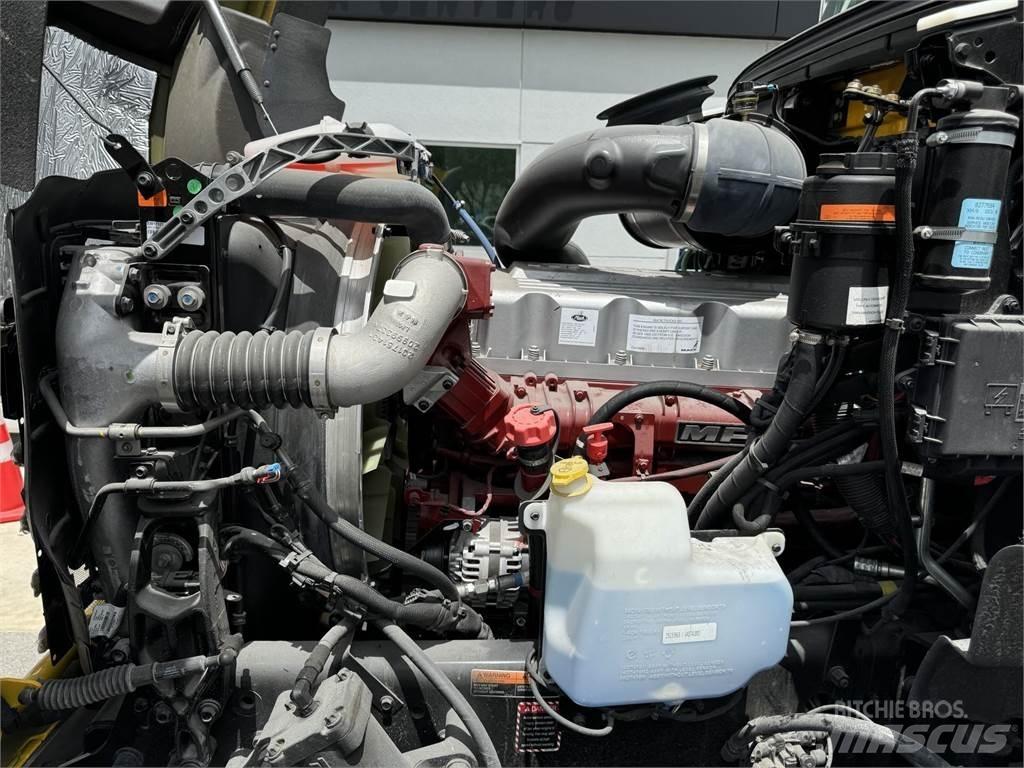 Mack GR64BRX Tippbilar