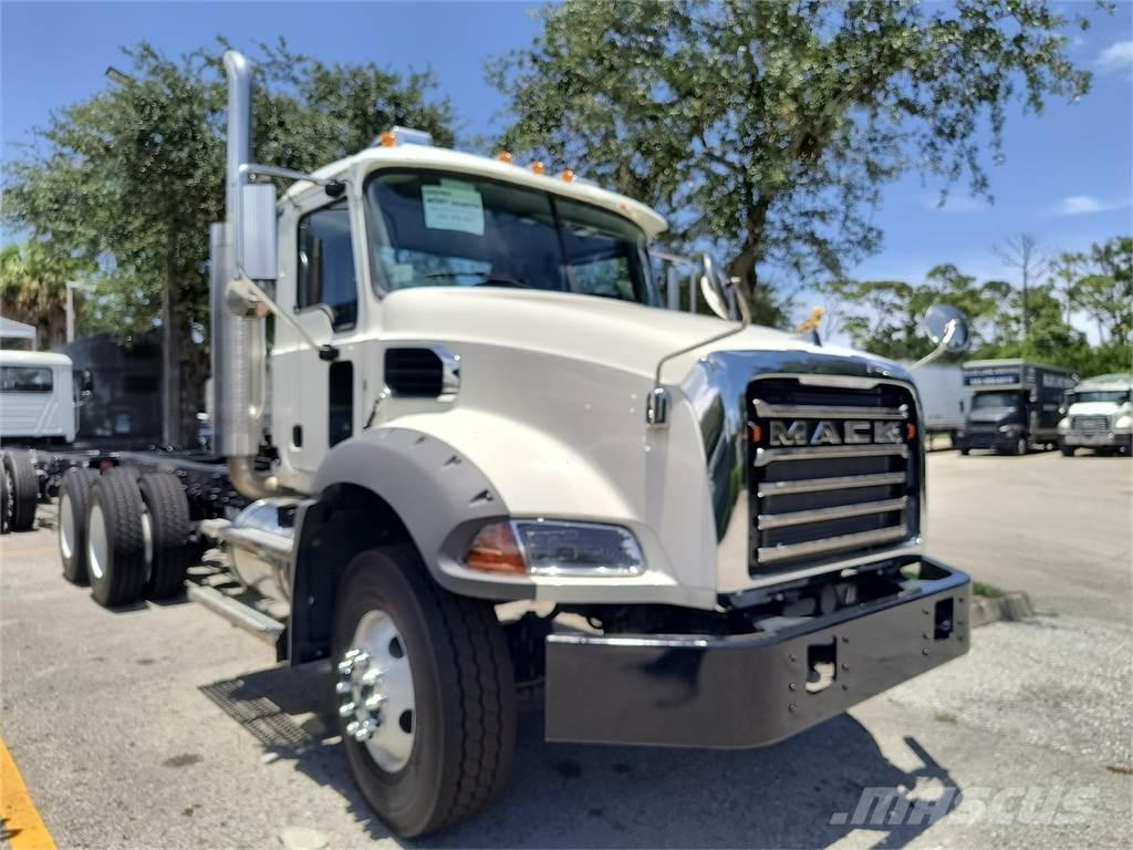 Mack GR64BX Cementbil
